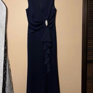 Sleeveless Black Dress with Decorative Gold Brooch